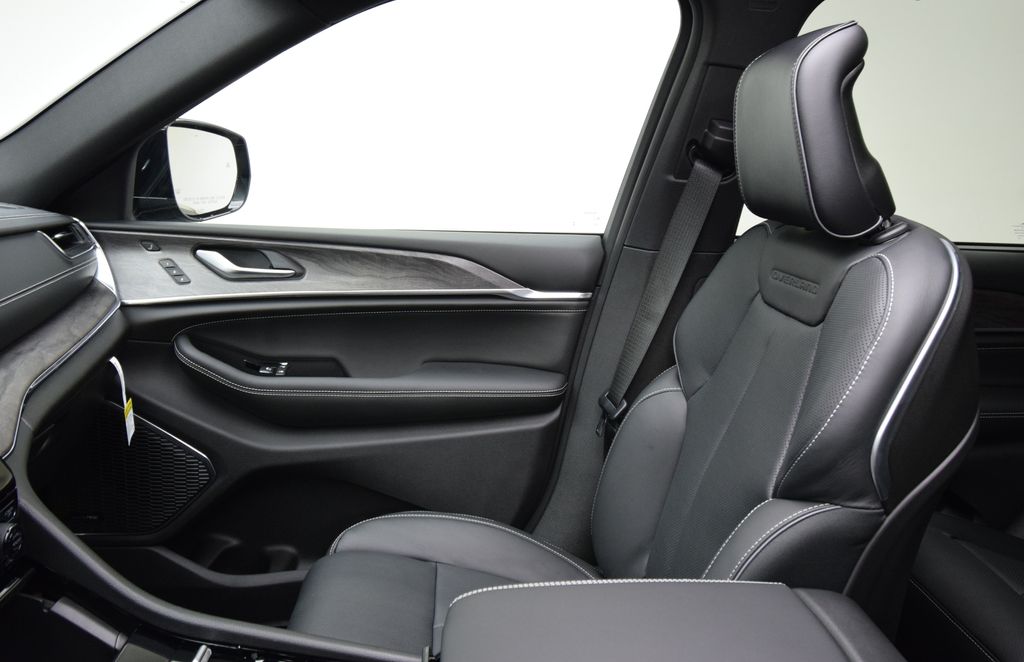 new 2025 Jeep Grand Cherokee car, priced at $55,520