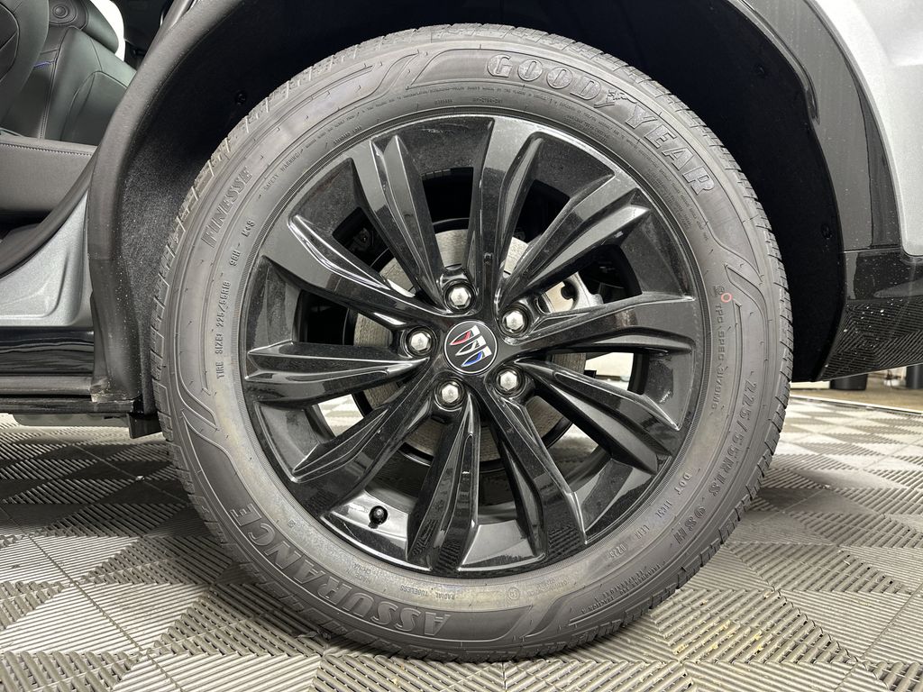 new 2025 Buick Envista car, priced at $28,080