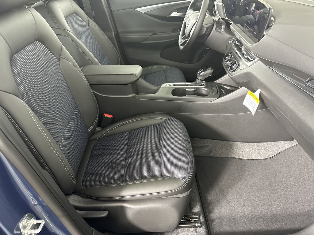 new 2025 Buick Envista car, priced at $27,375