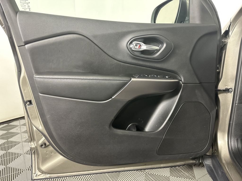 used 2019 Jeep Cherokee car, priced at $15,579