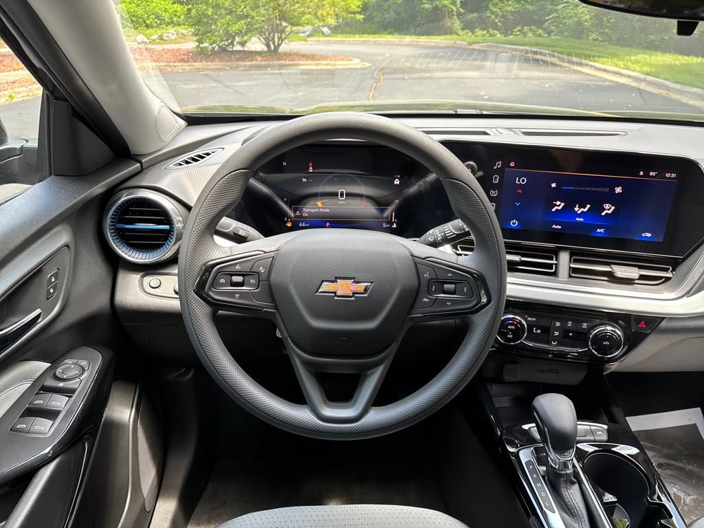 new 2025 Chevrolet Trax car, priced at $24,095