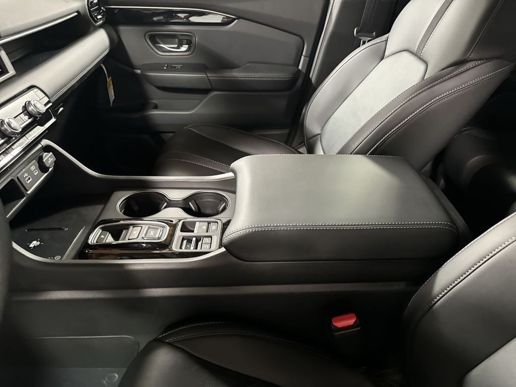 new 2025 Honda Pilot car, priced at $47,550