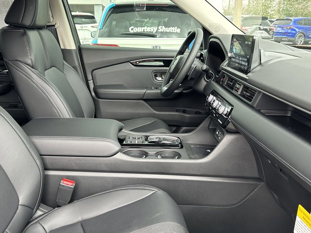 new 2025 Honda Pilot car, priced at $44,573