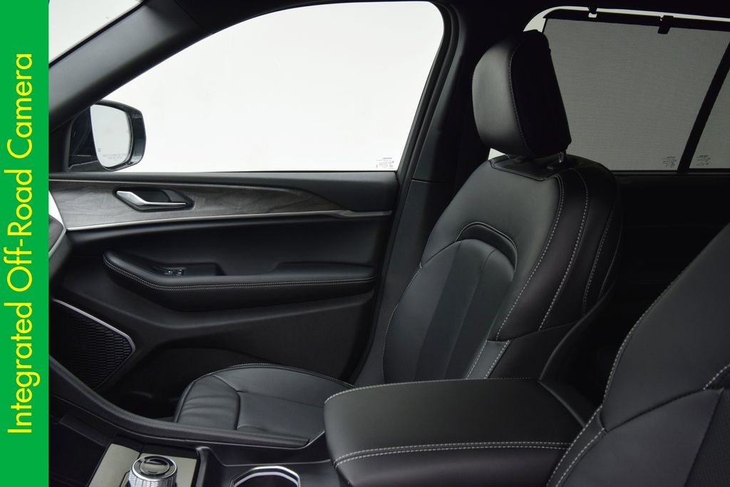 new 2025 Jeep Grand Cherokee car, priced at $50,655