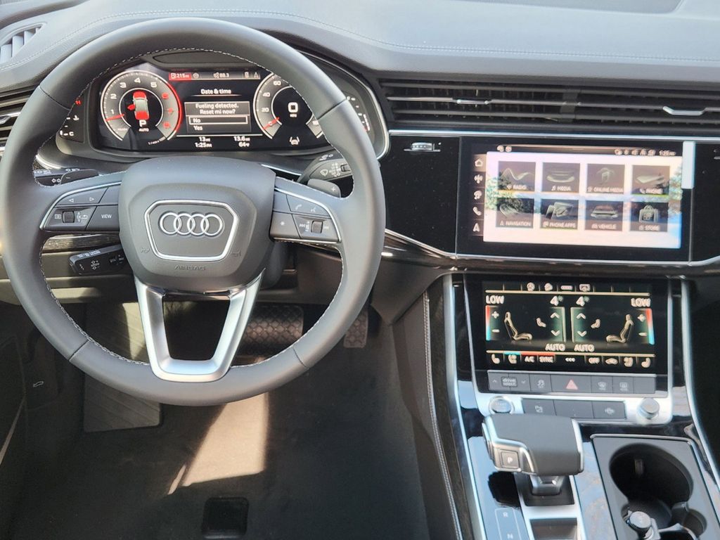 new 2025 Audi Q7 car, priced at $77,840