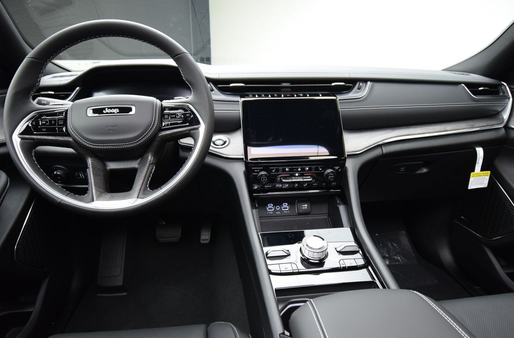 new 2025 Jeep Grand Cherokee car, priced at $55,520