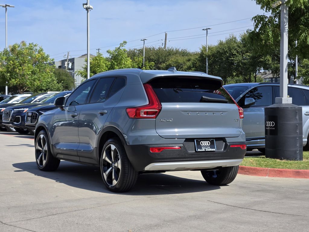 used 2021 Volvo XC40 car, priced at $22,862