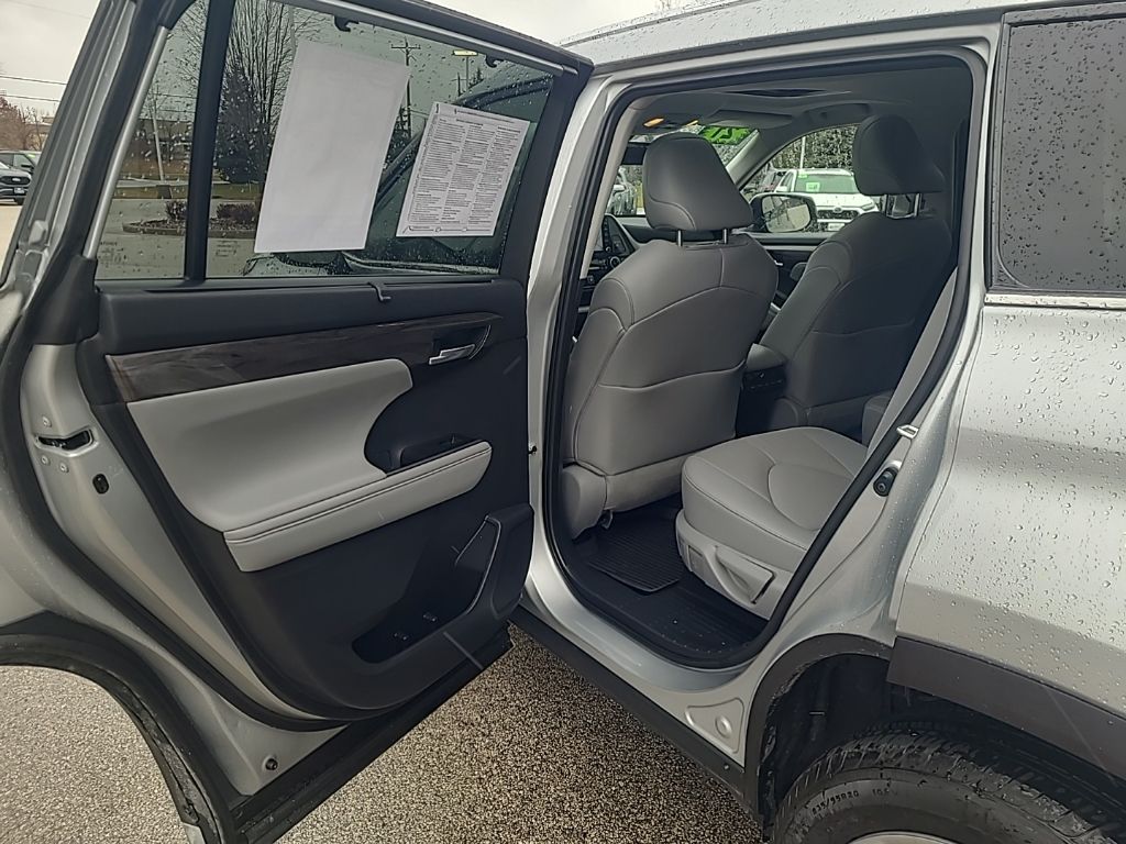 used 2021 Toyota Highlander car, priced at $41,209