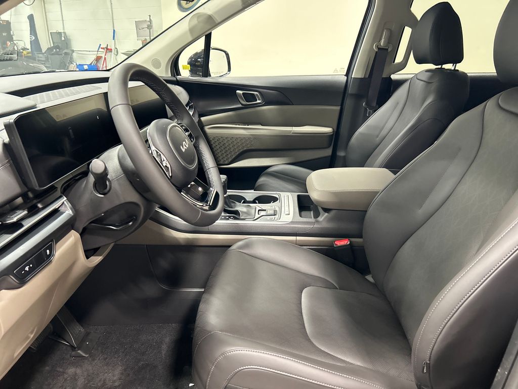 new 2025 Kia Carnival car, priced at $40,870