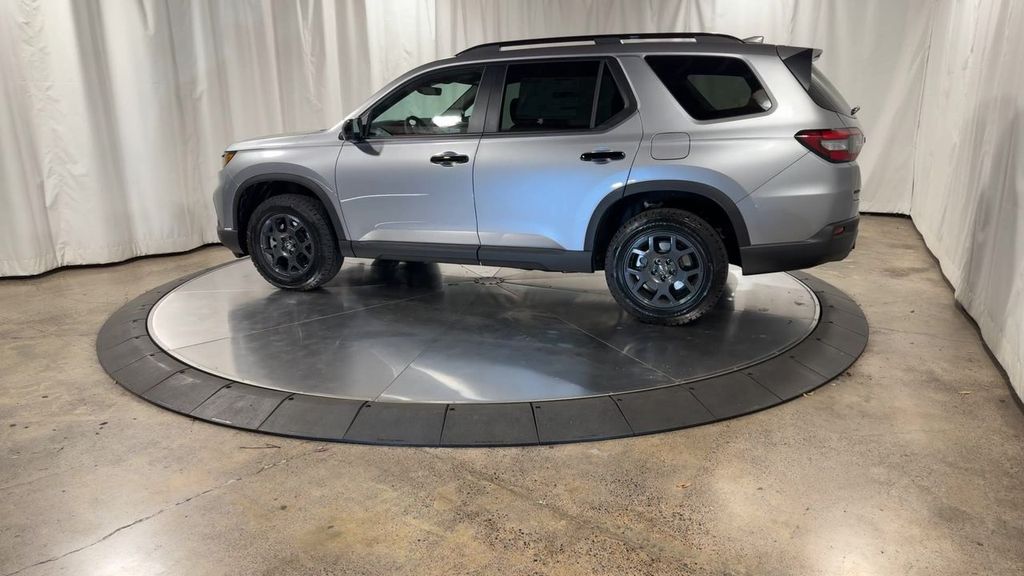 new 2025 Honda Pilot car, priced at $50,895