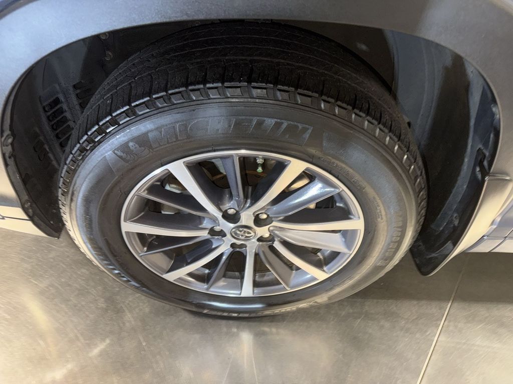 used 2018 Toyota Highlander car, priced at $23,700