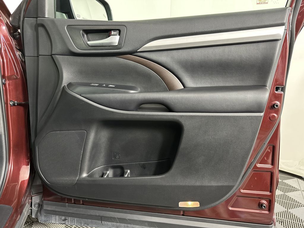 used 2019 Toyota Highlander car, priced at $29,750