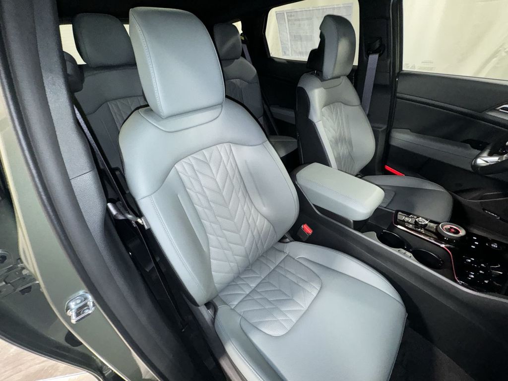 new 2025 Kia Sportage Plug-In Hybrid car, priced at $45,100
