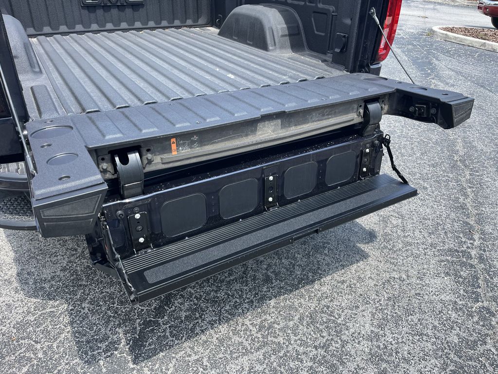 new 2025 GMC Sierra 1500 car, priced at $70,677
