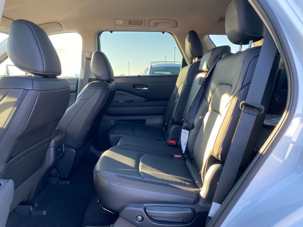 new 2025 Nissan Pathfinder car, priced at $41,695