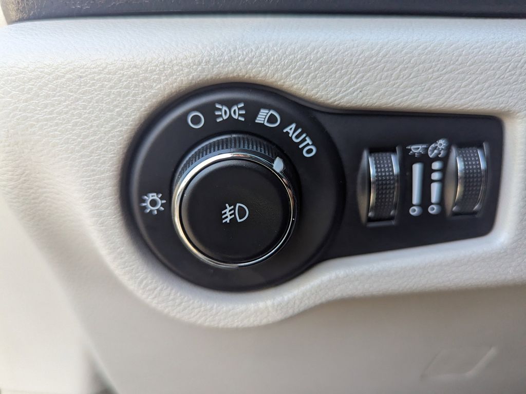 used 2018 Chrysler Pacifica car, priced at $11,193