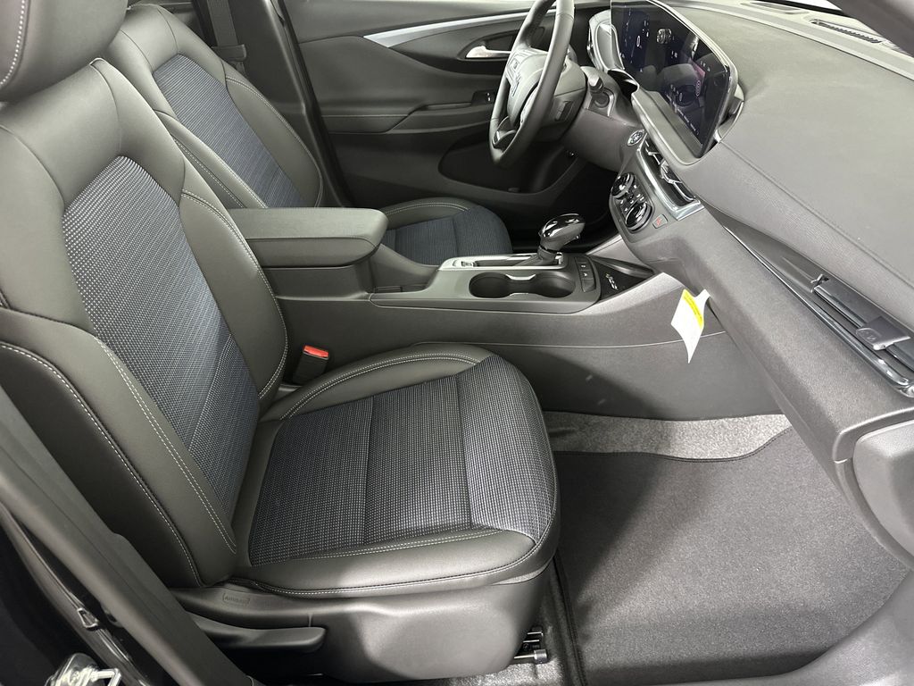 new 2025 Buick Envista car, priced at $25,187