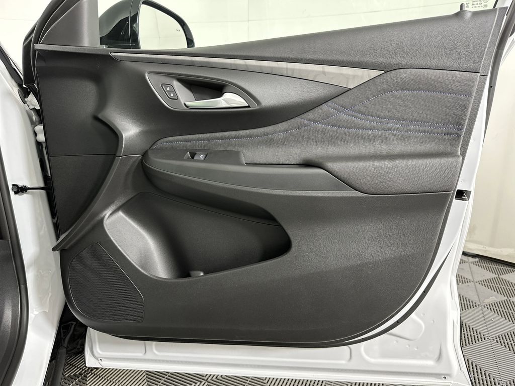 new 2025 Buick Envista car, priced at $29,374