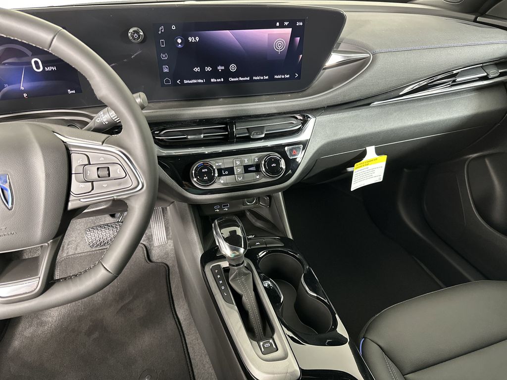 new 2025 Buick Envista car, priced at $29,570