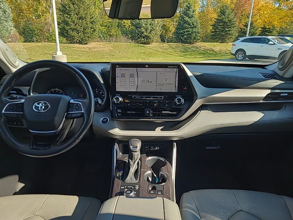 used 2020 Toyota Highlander car, priced at $30,749