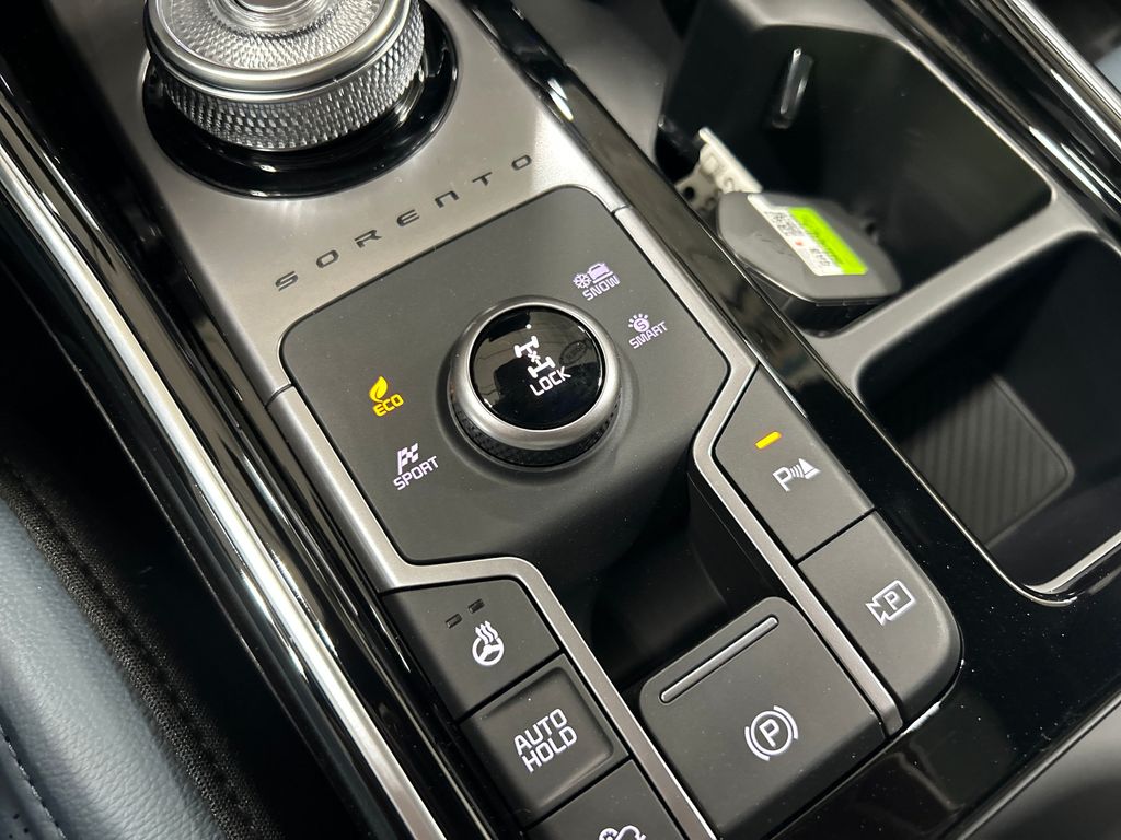 new 2025 Kia Sorento Hybrid car, priced at $44,924