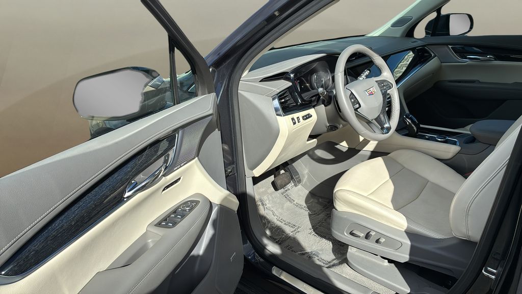 used 2023 Cadillac XT6 car, priced at $37,400