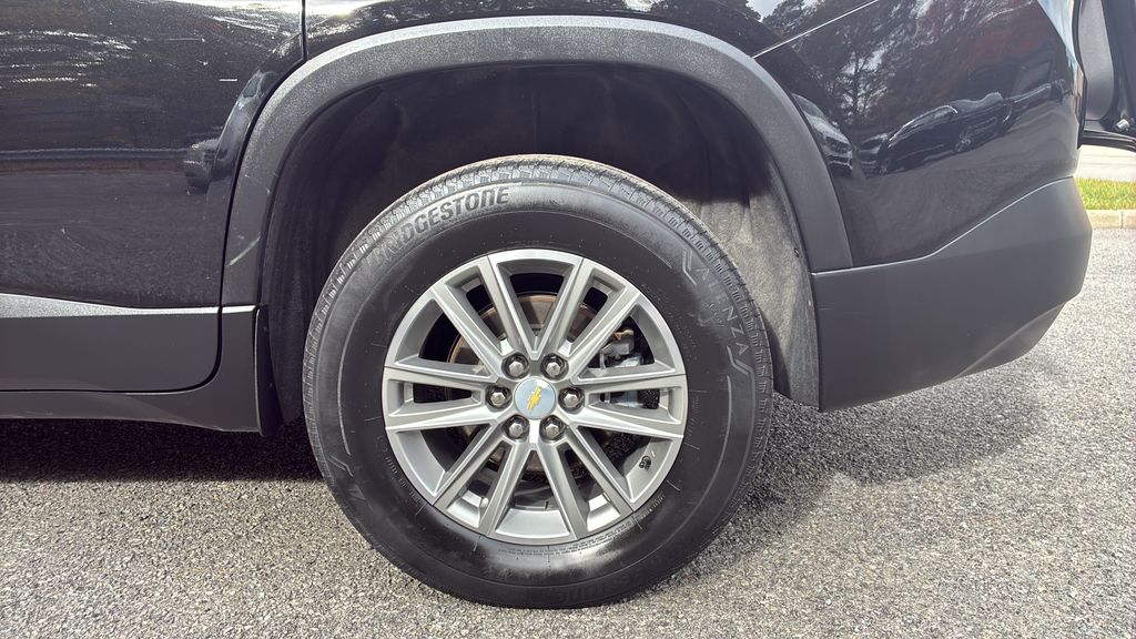 used 2023 Chevrolet Traverse car, priced at $33,900
