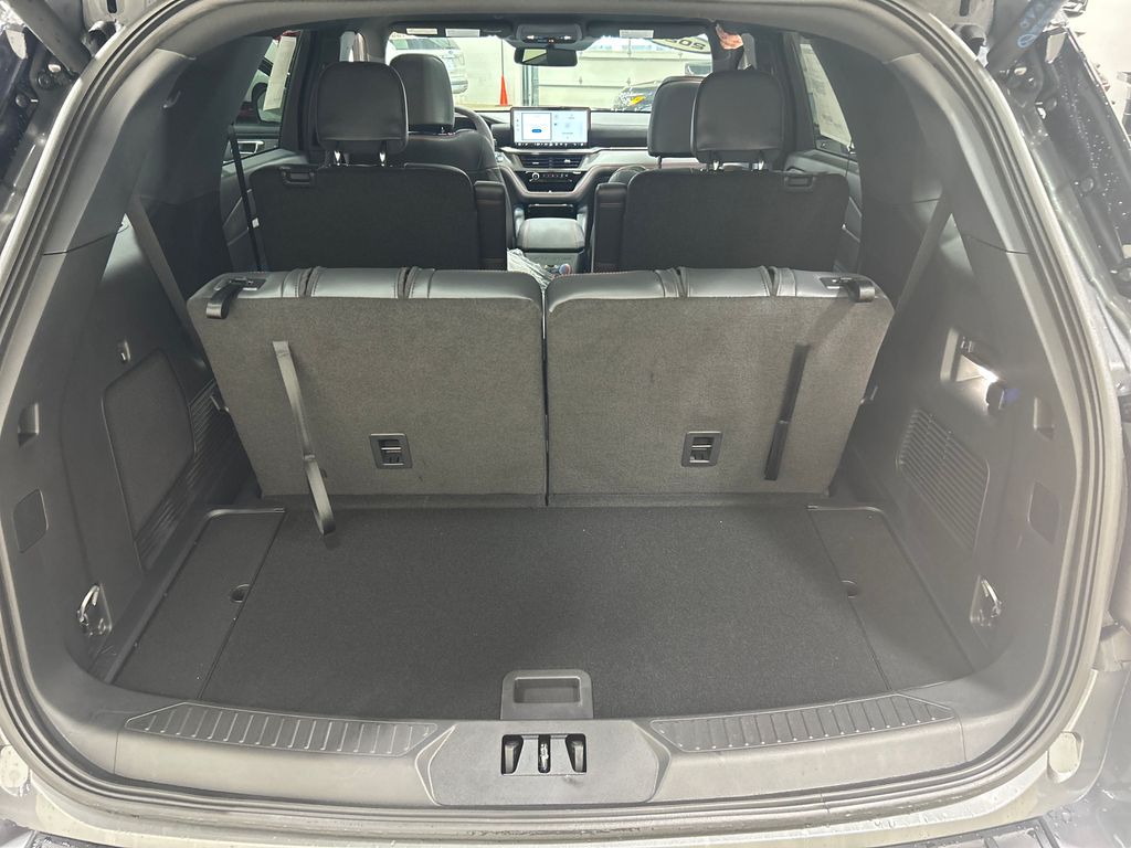 new 2025 Ford Explorer car, priced at $49,596
