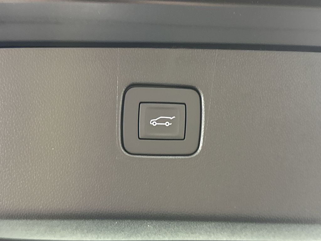 new 2025 Buick Envista car, priced at $29,495