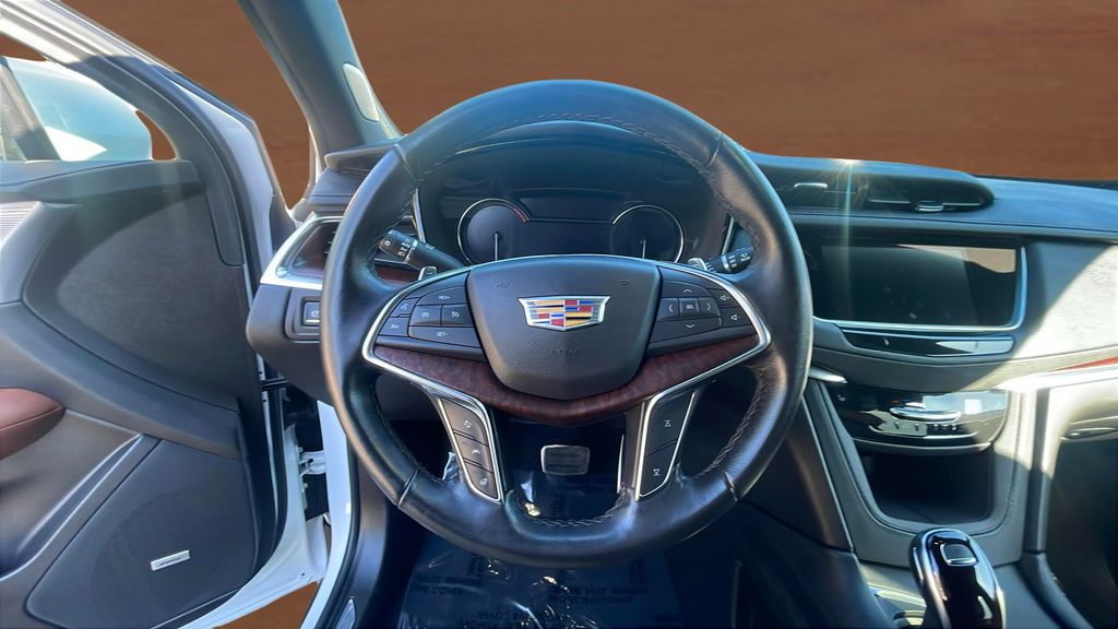 used 2022 Cadillac XT5 car, priced at $37,500