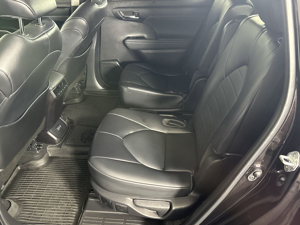 used 2022 Toyota Highlander car, priced at $34,711