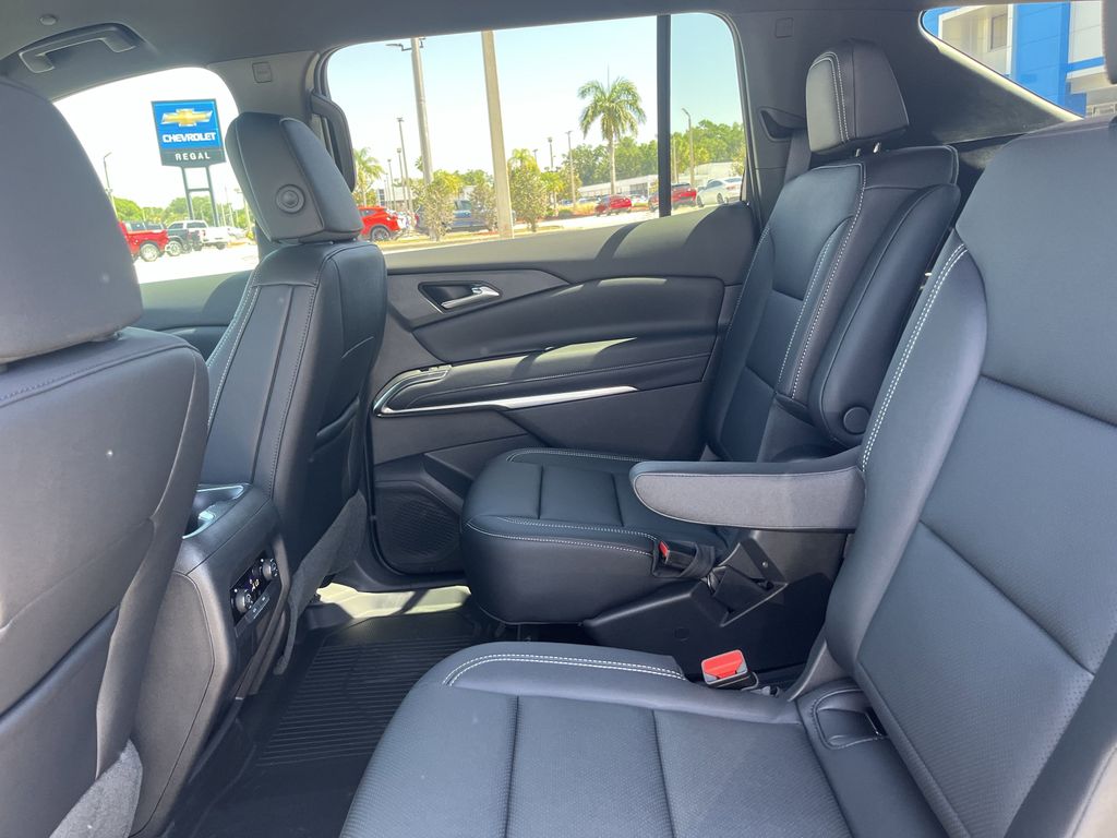 new 2025 Chevrolet Traverse car, priced at $42,384