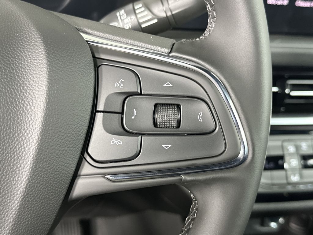new 2025 Buick Envista car, priced at $28,080
