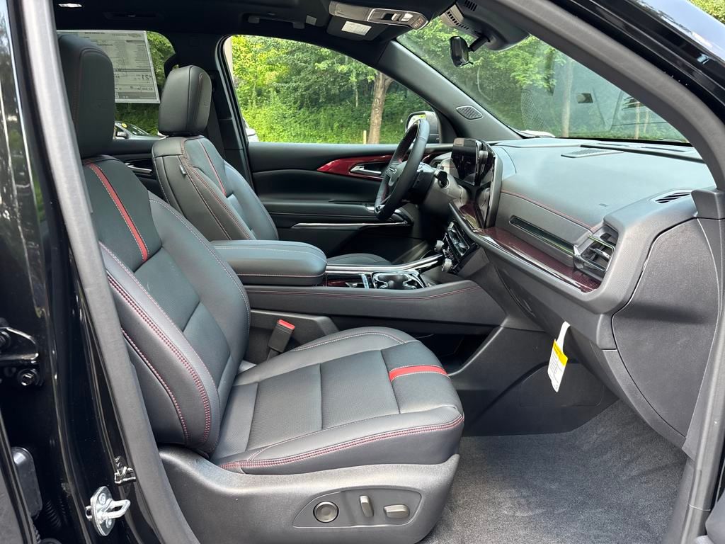 new 2025 Chevrolet Traverse car, priced at $59,095