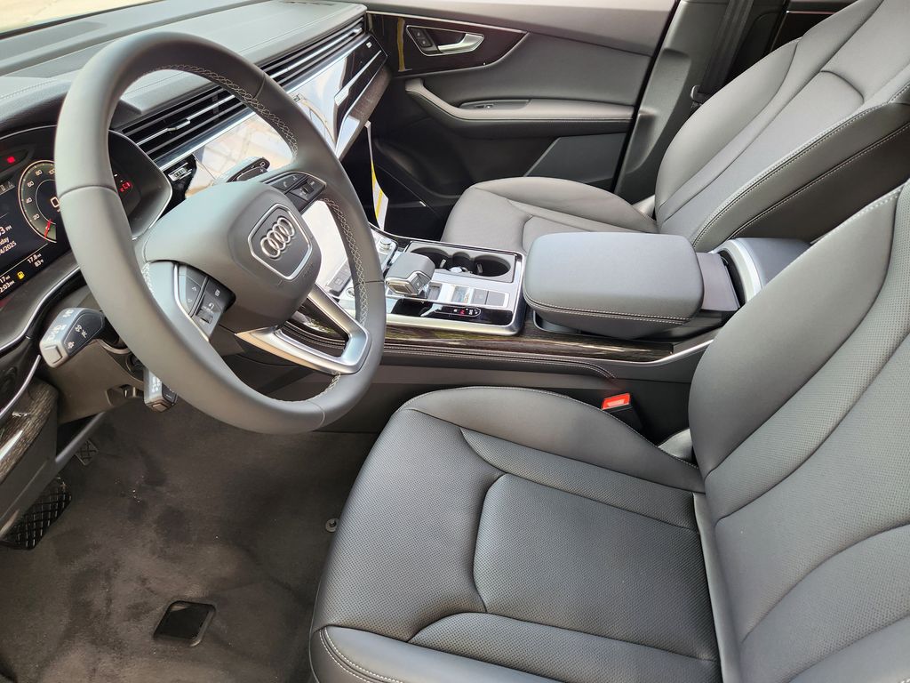 new 2025 Audi Q7 car, priced at $77,750