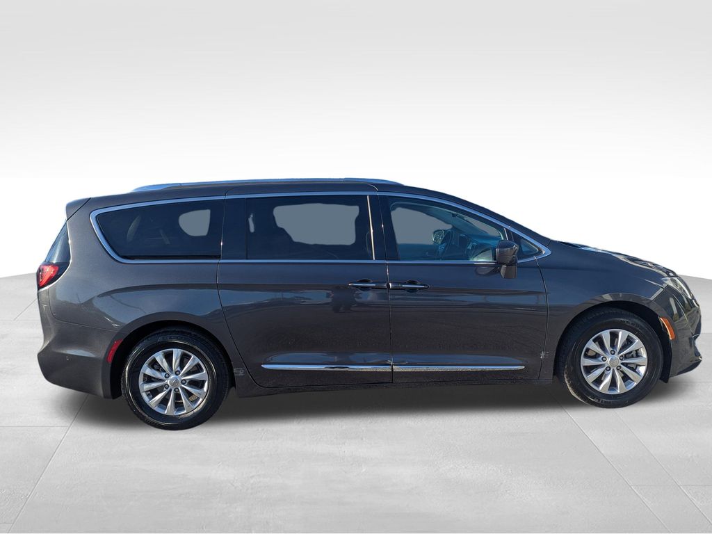 used 2018 Chrysler Pacifica car, priced at $11,193