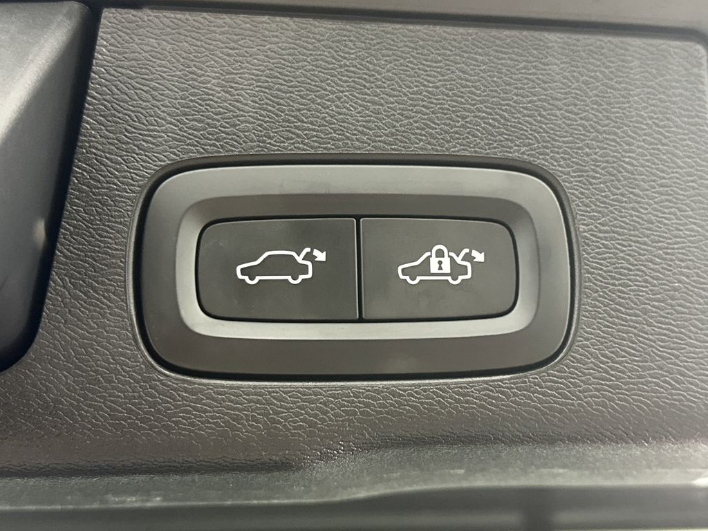 used 2022 Volvo XC60 car, priced at $36,795