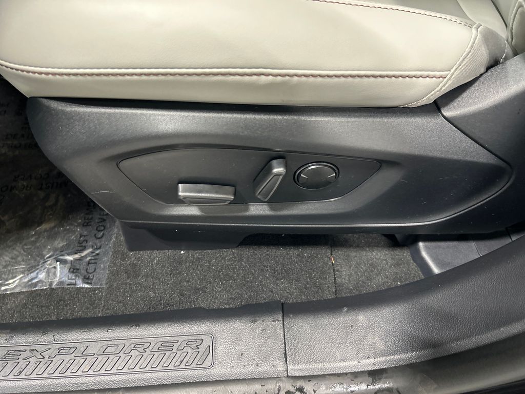 new 2025 Ford Explorer car, priced at $45,826