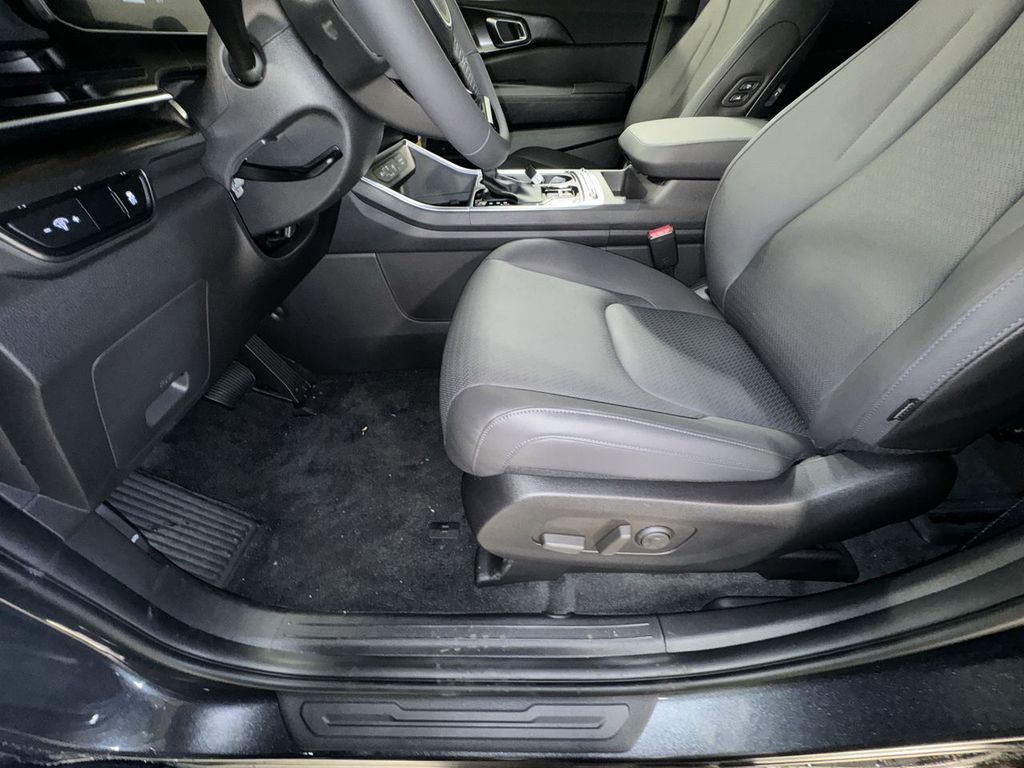 new 2025 Kia Carnival car, priced at $47,884
