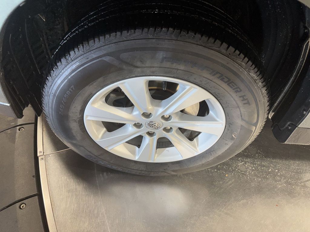 used 2013 Toyota Highlander car, priced at $14,992