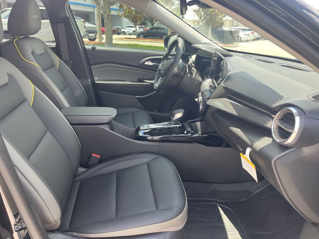 new 2025 Chevrolet Trax car, priced at $25,310