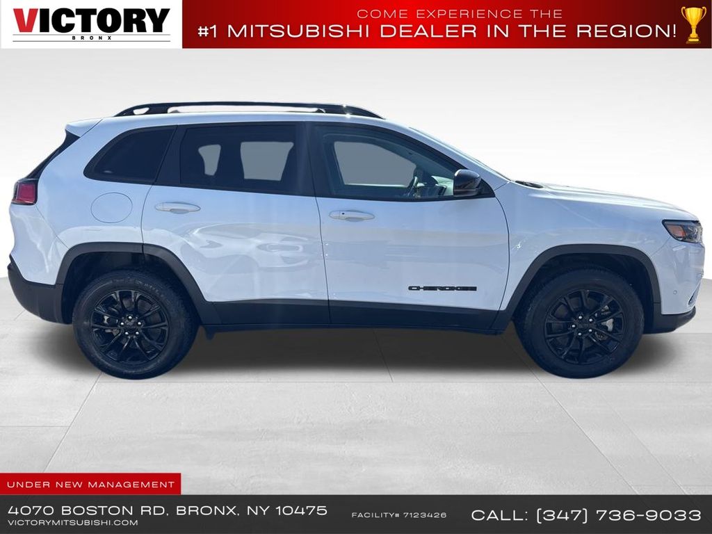 used 2023 Jeep Cherokee car, priced at $18,995