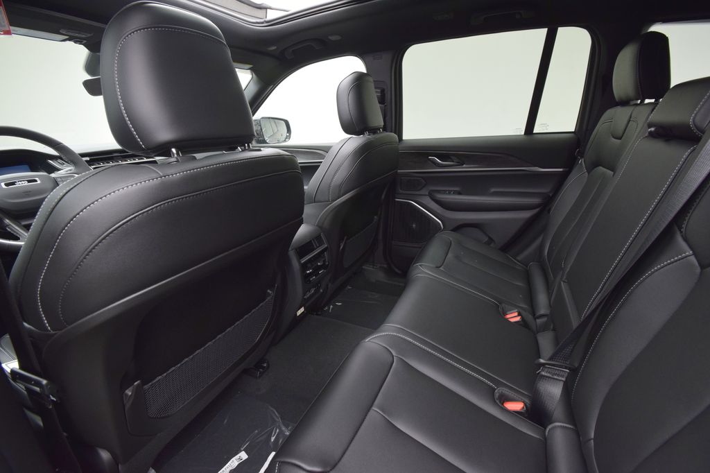new 2025 Jeep Grand Cherokee car, priced at $52,304