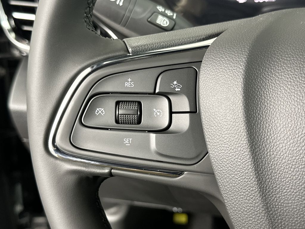 new 2025 Buick Envista car, priced at $28,080