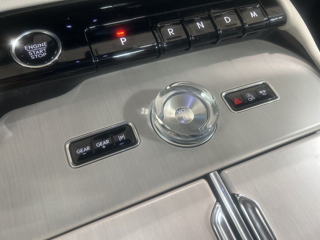 new 2025 Lincoln Navigator car, priced at $100,190