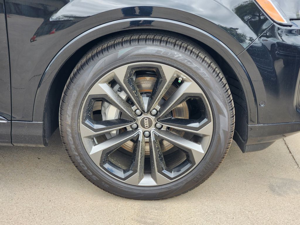 new 2025 Audi Q7 car, priced at $85,110