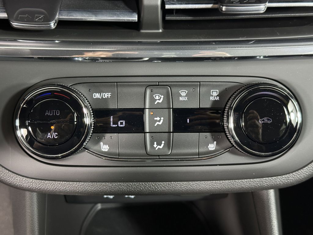 new 2025 Buick Envista car, priced at $26,185
