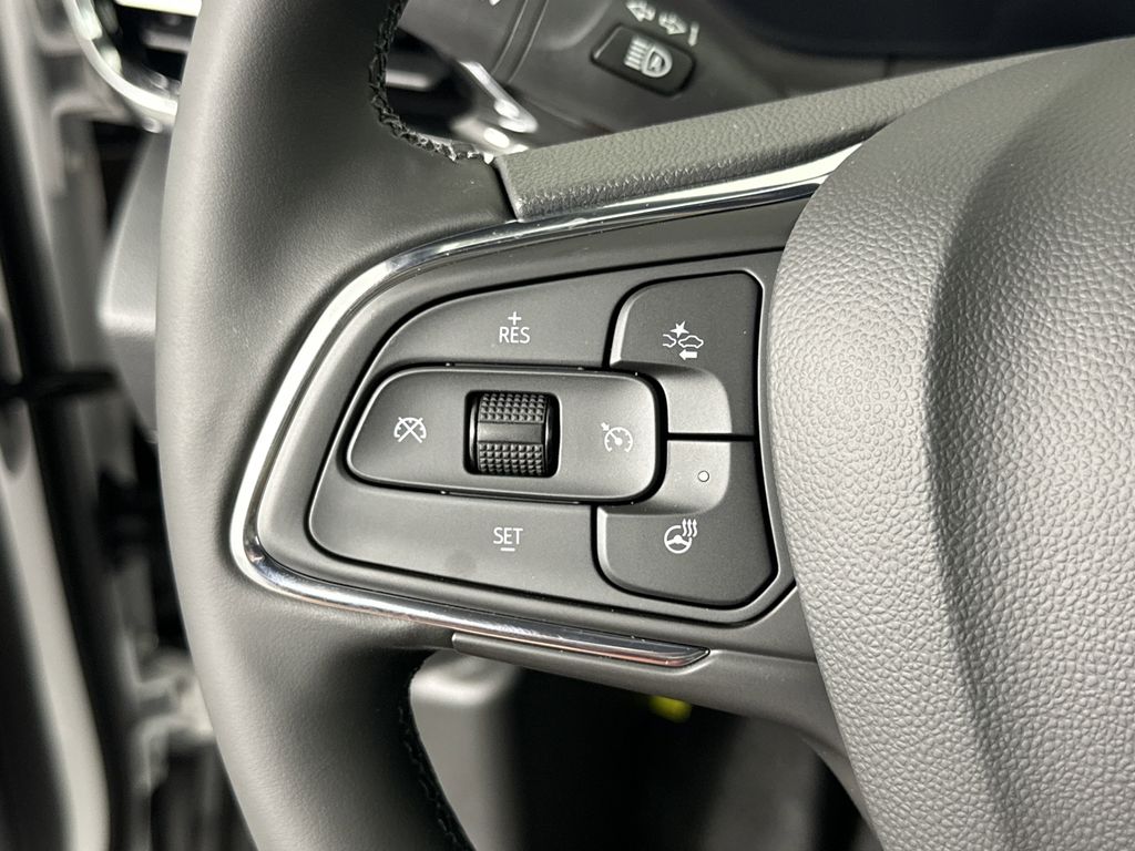 new 2025 Buick Envista car, priced at $30,095
