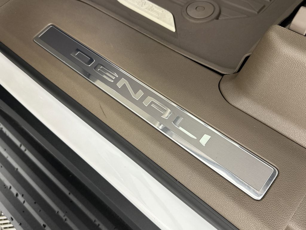 new 2025 GMC Yukon XL car, priced at $92,359