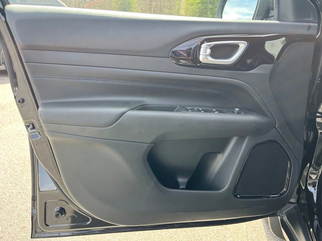 new 2025 Jeep Compass car, priced at $28,990